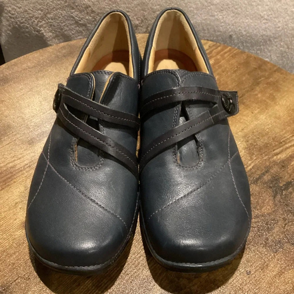 Clarks blue Velcro slip on size 9.5 - Picture 1 of 7